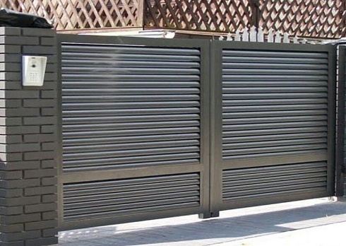 Распашные ворота жалюзи с типом заполнения Люкс 2500х1800 мм  в  Бахчисарай! по низким ценам